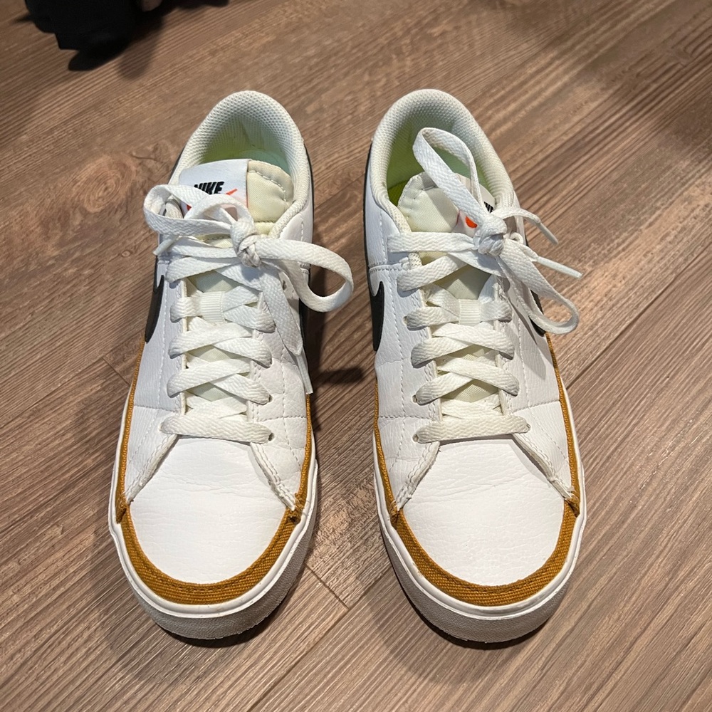Nike White and Gold women’s Sneakers